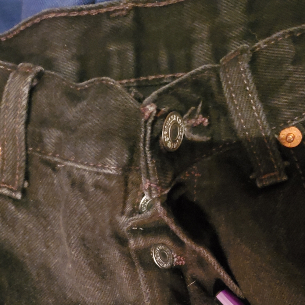Levis - Picture 3 of 5